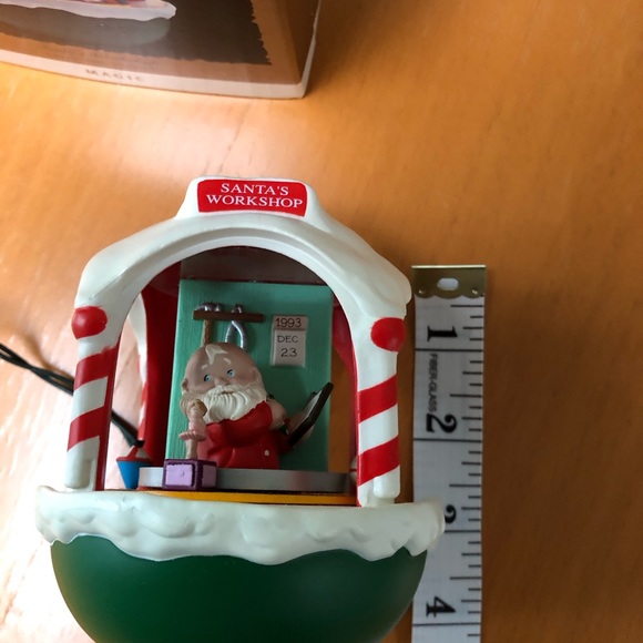 Hallmark Santa’s Workshop vintage ornament - Picture 8 of 8